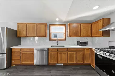 Kitchen - 348 Pemberton Dr, Elyria, OH 44035 photo 1 of 2
