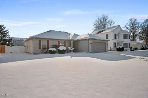 Exterior - 348 Pemberton Dr, Elyria, OH 44035 photo 6 of 7