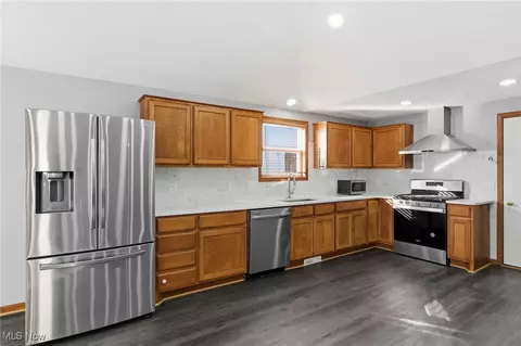 Kitchen - 348 Pemberton Dr, Elyria, OH 44035 photo 2 of 2