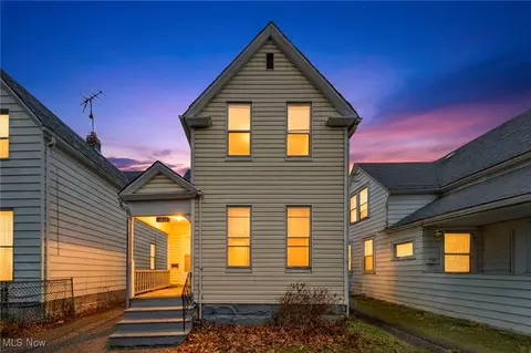 1012 E 72nd St, Cleveland, OH 44103