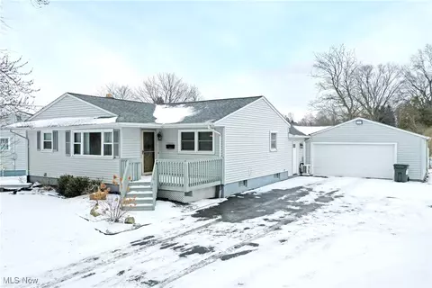 1609 Mathews Rd, Youngstown, OH 44514
