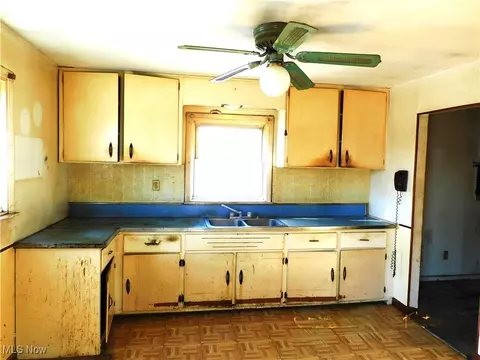Kitchen - 352 S Ridge Rd E, Conneaut, OH 44030 photo 2 of 2