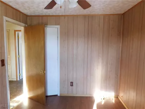 Bedroom - 352 S Ridge Rd E, Conneaut, OH 44030 photo 2 of 4