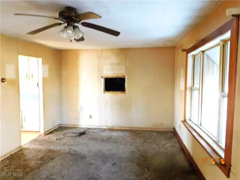 Living - 352 S Ridge Rd E, Conneaut, OH 44030 photo 1 of 2