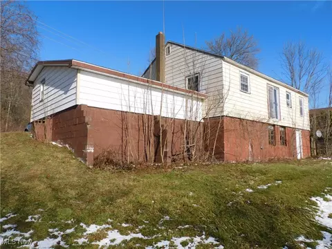 Exterior - 352 S Ridge Rd E, Conneaut, OH 44030 photo 2 of 3