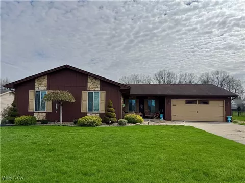1327 Huntington Ct, Boardman, OH 44512