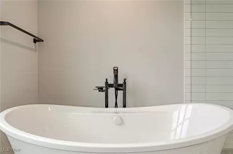 Bath - 588 Magnolia Ct, Mayfield, OH 44143 photo 5 of 6