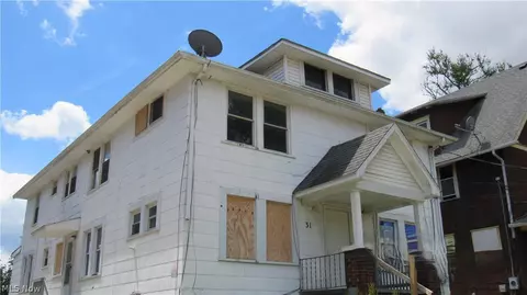 31 Mc Naughton St, Akron, OH 44305