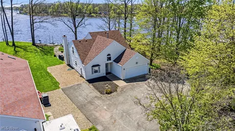 2528 Tupelo Dr, Roaming Shores, OH 44084