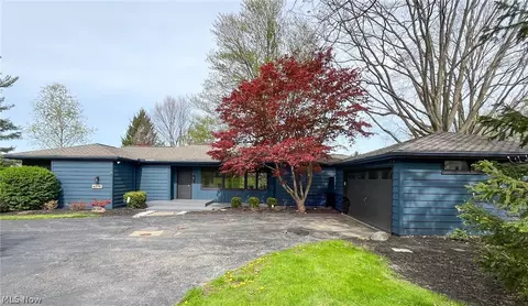 4775 Som Center Rd, Moreland Hills, OH 44022