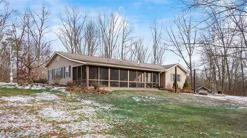 56621 Skyline Dr, Senecaville, OH 43780