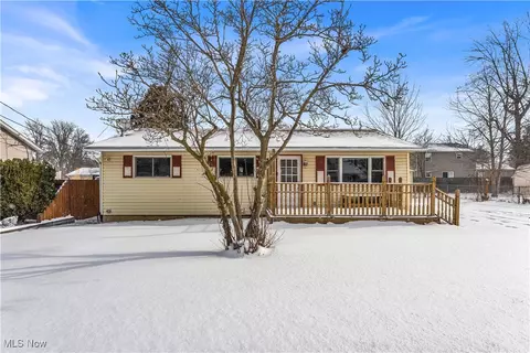 541 Maplewood Ave, Sheffield Lake, OH 44054