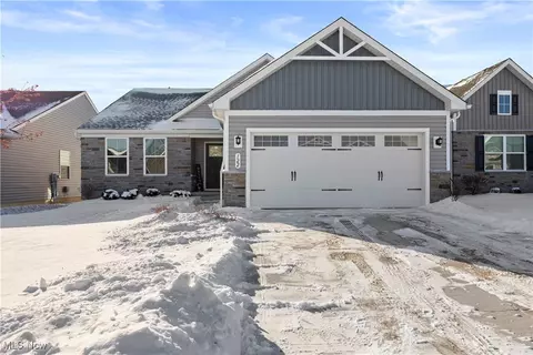 122 Eagle Cir, Amherst, OH 44001