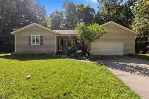 13612 Thompson Rd, Vermilion, OH 44089