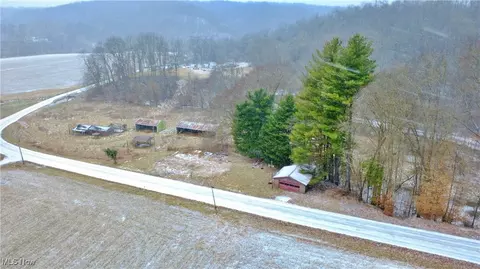 2771 S River Rd, Stockport, OH 43787