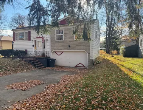 2821 Tod Ave NW, Warren, OH 44484