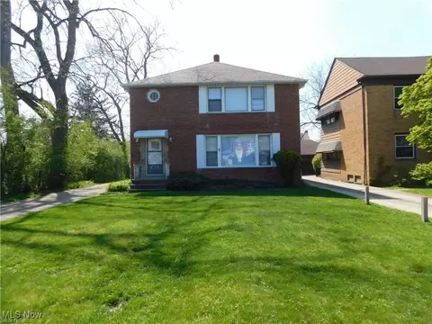 2612 Warrensville Center Rd, University Heights, OH 44118