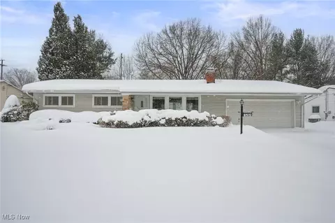 5282 Dogwood Trl, Lyndhurst, OH 44124