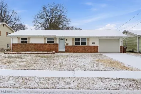 750 Covey Ct, Belpre, OH 45714