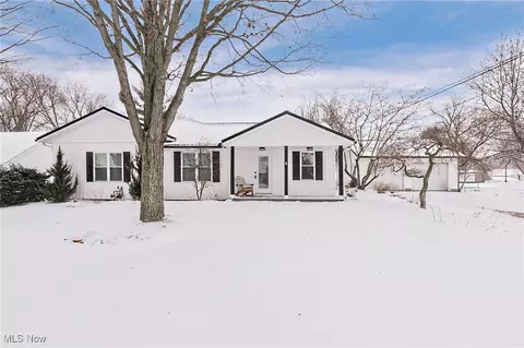 16008 Button St, Middlefield, OH 44062 photo 2