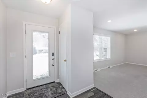 16008 Button St, Middlefield, OH 44062 photo 4