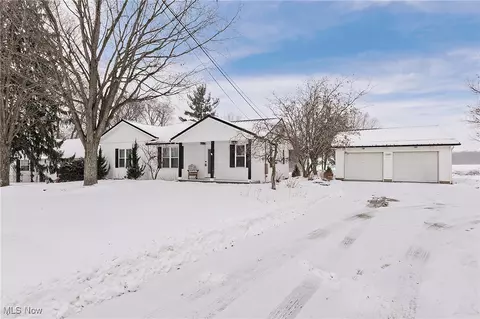 16008 Button St, Middlefield, OH 44062 photo 3