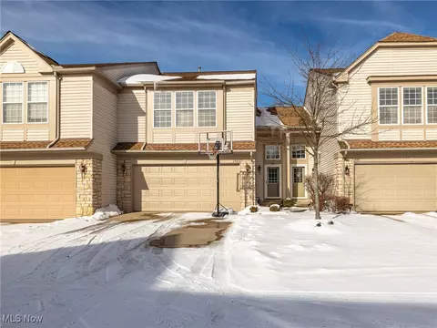 1463 Linton Ln, Broadview Heights, OH 44147