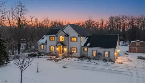 9685 Campton Ridge Dr, Chardon, OH 44024