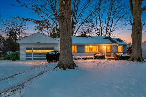 21832 Cottonwood Dr, Rocky River, OH 44116