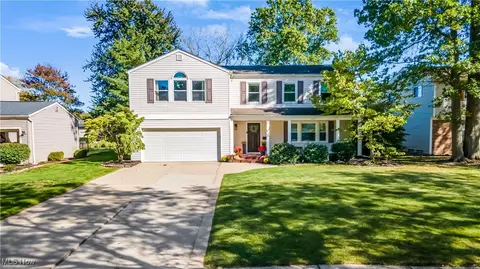 6405 Stafford Dr, North Olmsted, OH 44070