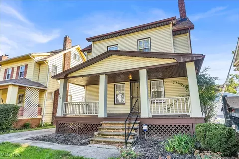 945 Nela View Rd, Cleveland Heights, OH 44112