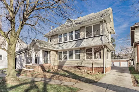 2819 E Derbyshire Rd, Cleveland Heights, OH 44118