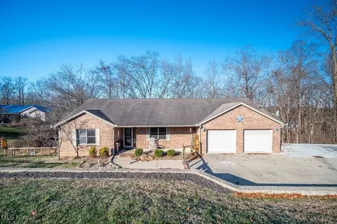 195 N Bruce St, Little Hocking, OH 45742