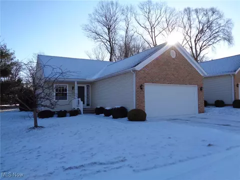3180 Mariners Island Dr NW, Canton, OH 44708