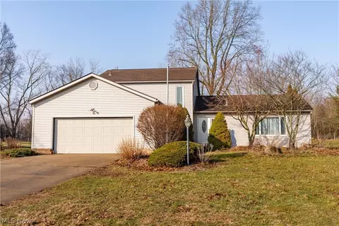 6167 Redford Rd NW, North Canton, OH 44720