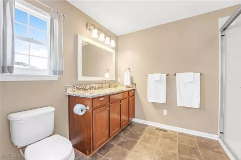 Bath - 5145 Cardinal Ct, Lorain, OH 44053 photo 1 of 3