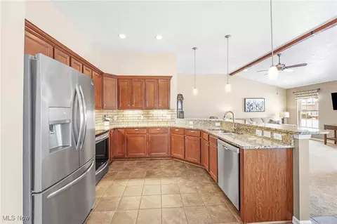 Kitchen - 5145 Cardinal Ct, Lorain, OH 44053 photo 2 of 3