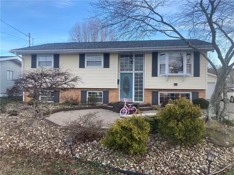 111 Sherwood Dr, Williamstown, WV 26187