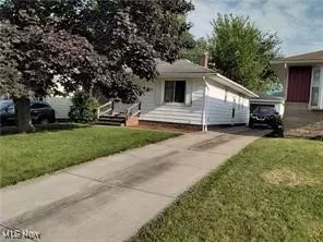 12514 Park Knoll Dr, Garfield Heights, OH 44125
