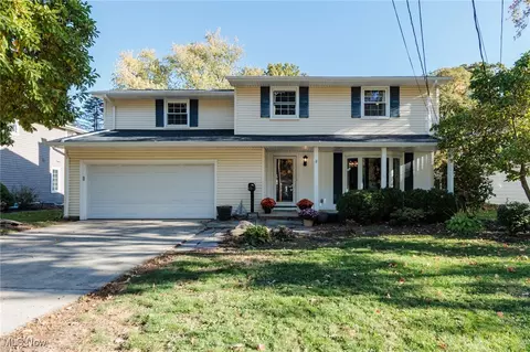 30334 Manhasset Dr, Bay Village, OH 44140