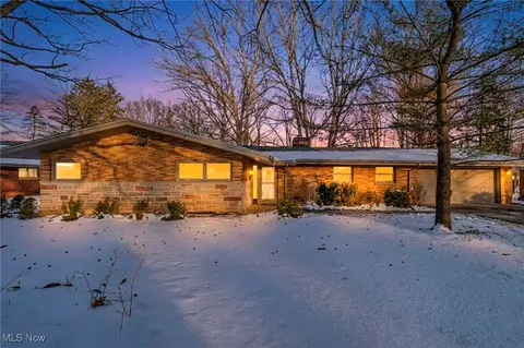 7676 Winding Way, Brecksville, OH 44141