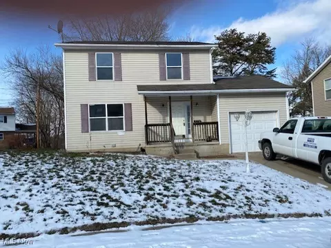 515 Flamos Cir NE, Canton, OH 44704