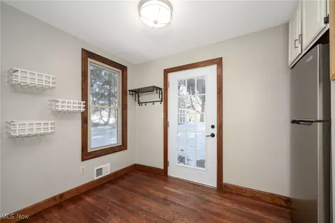 Entry Way - 349 E Mennonite Rd, Aurora, OH 44202 photo 2 of 4