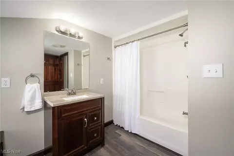 Bath - 349 E Mennonite Rd, Aurora, OH 44202 photo 3 of 3