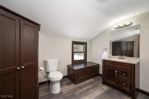 Entry Way - 349 E Mennonite Rd, Aurora, OH 44202 photo 4 of 4