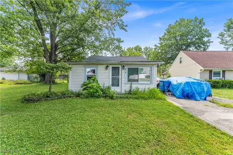 618 W Shore Blvd, Sheffield Lake, OH 44054