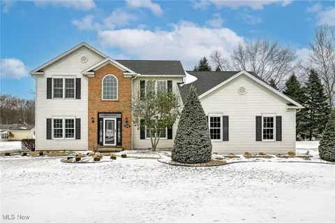 11597 Forest Meadows Cir NW, Uniontown, OH 44685