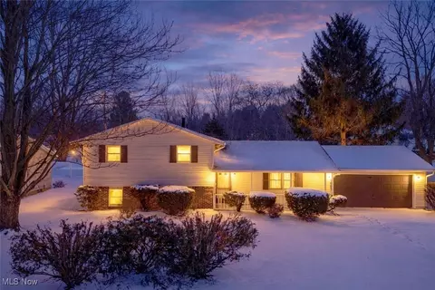 7007 Hidden Valley Dr, Amherst, OH 44001