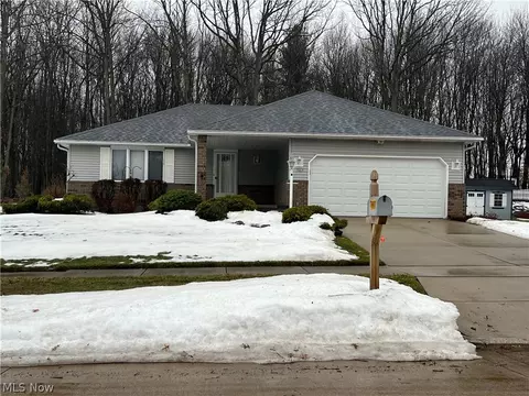 7663 Lime Ln, Parma, OH 44129