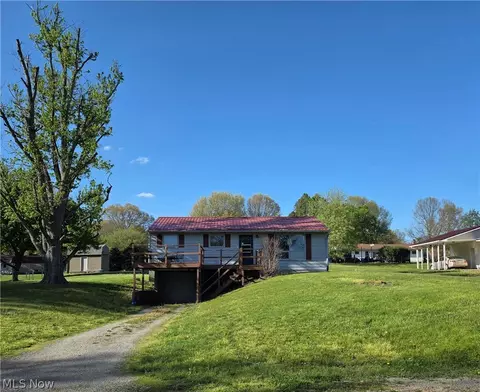 155 Sandy Dr SE, New Philadelphia, OH 44663